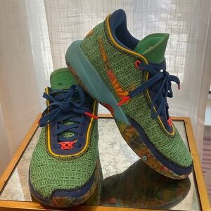 Nike LeBron 20 SE GS Kaleidoscope Youth Size 5.5Y Sneakers DV3021-300 Basketball